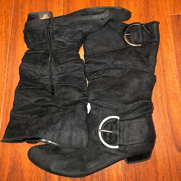 Black boots perfect for jeans!! - Picture 2 of 4